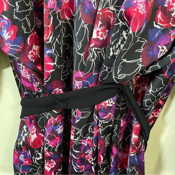 torrid Kimono Sleeve Midi Robe - Satin Floral Black Water Outline Floral 3X / 4X - Picture 16 of 16